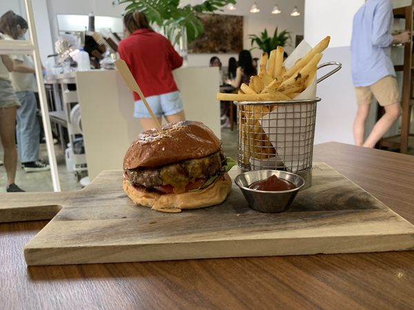 Beef Burger, Five Oars Coffee Roasters, Singapore