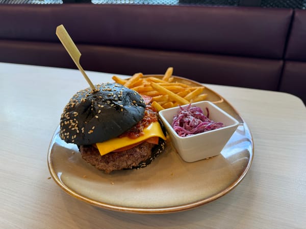 Wagyu Beef Burger, Komyuniti Bar & Restaurant, Singapore
